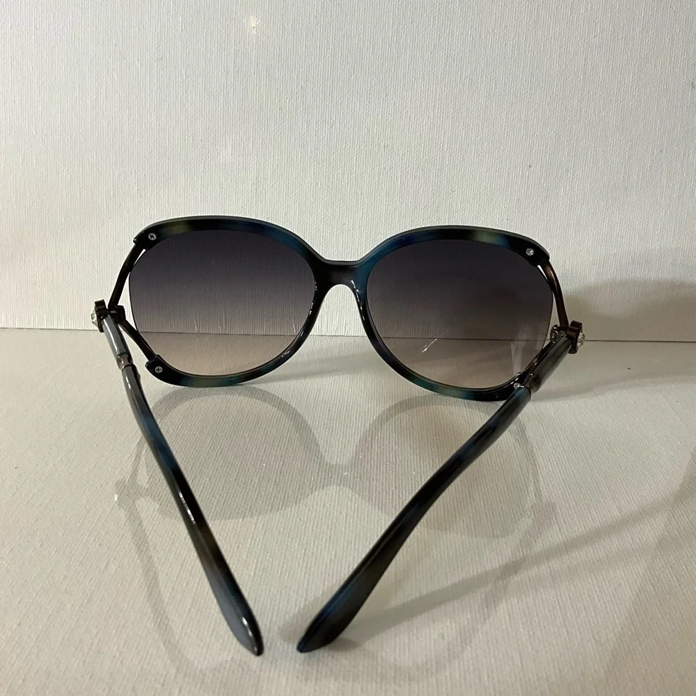 Source Unknown chic sunglasses